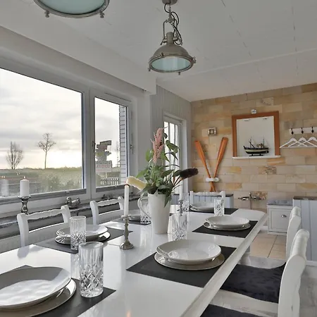 Nautic Lounge 45 *